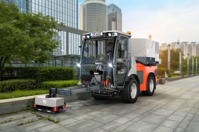 hako citymaster entfernt wildkraut mit weco wildkrautbekämpfer