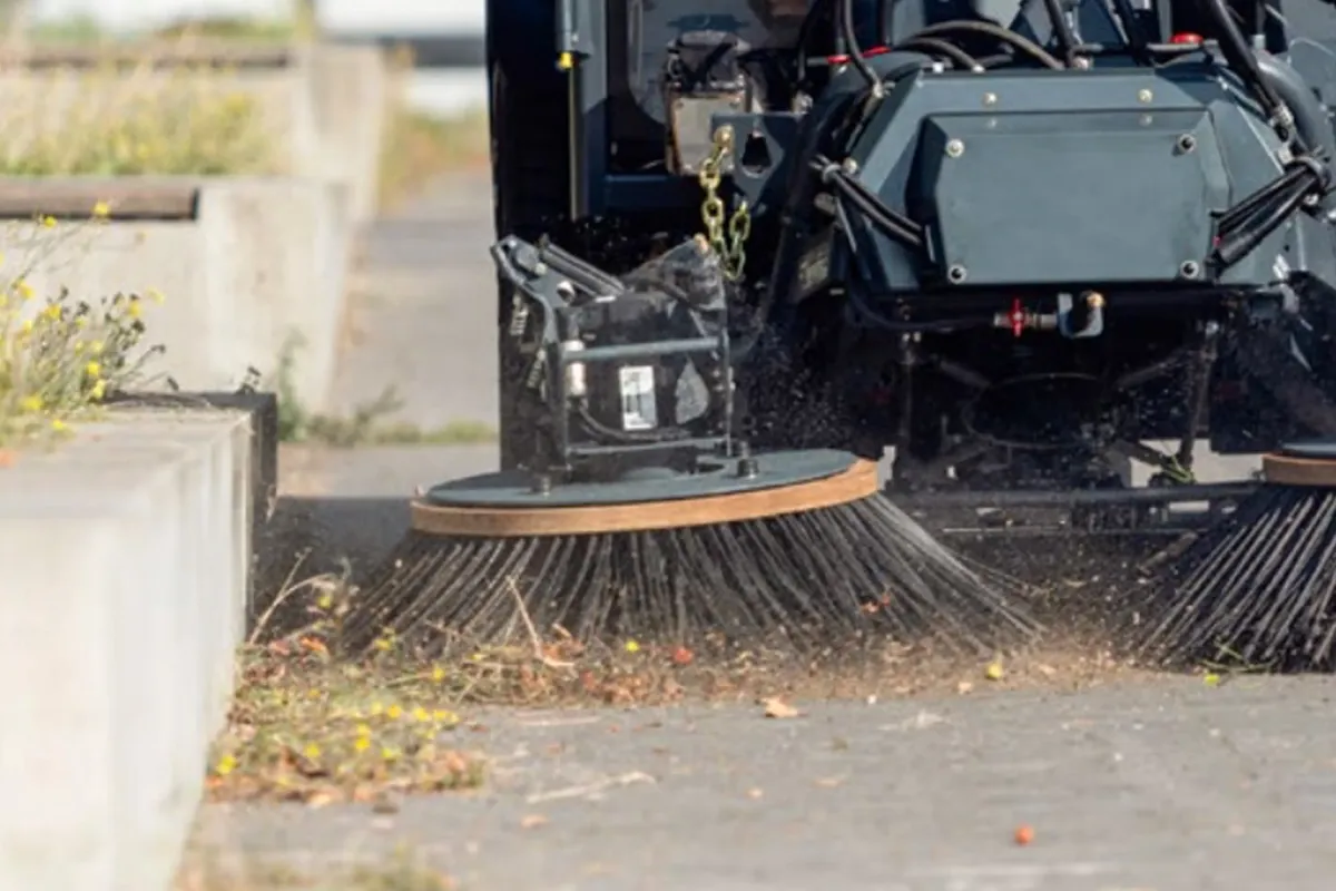 Leises und randnahes Kehren Citymaster 1650 ZE