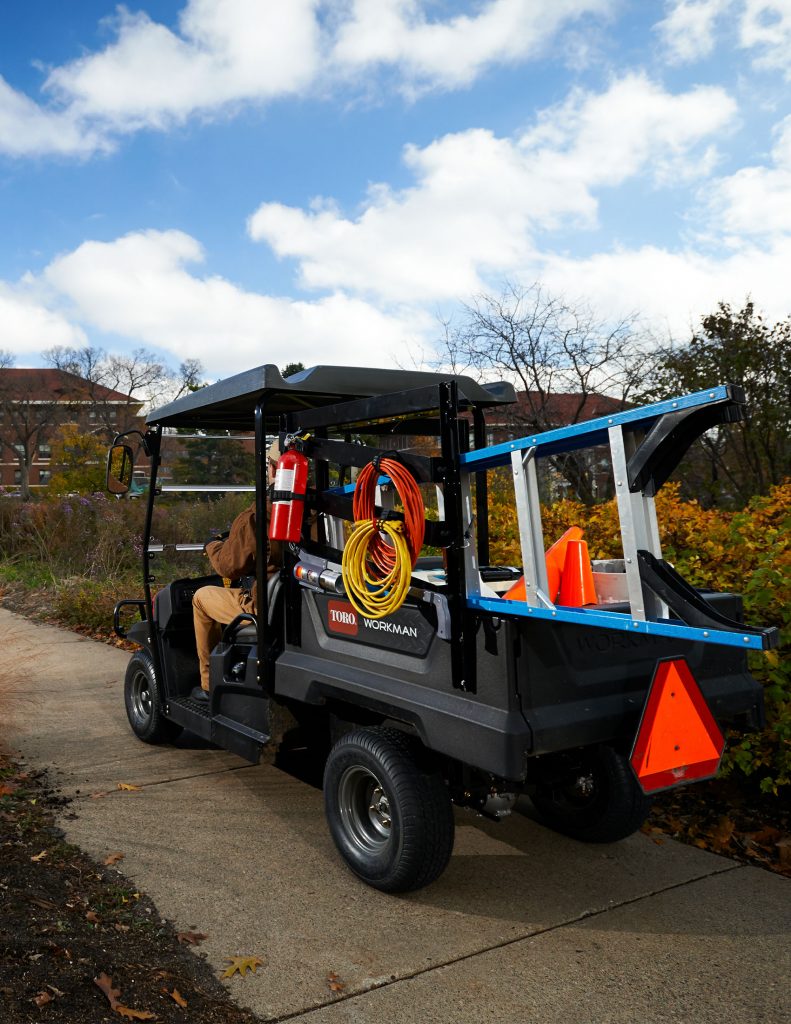 toro workman mit arbeits equipment beladen