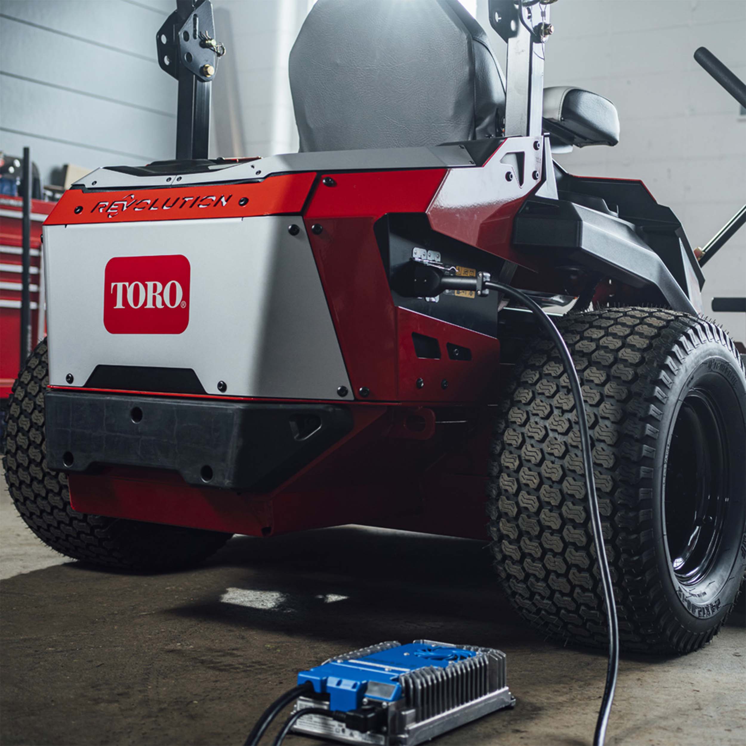 Toro z master revolution am ladegerät