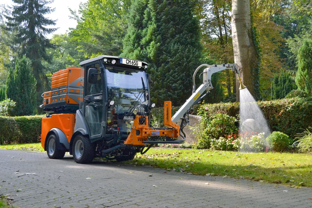 hako citymaster bewässert mithilfe eines arms