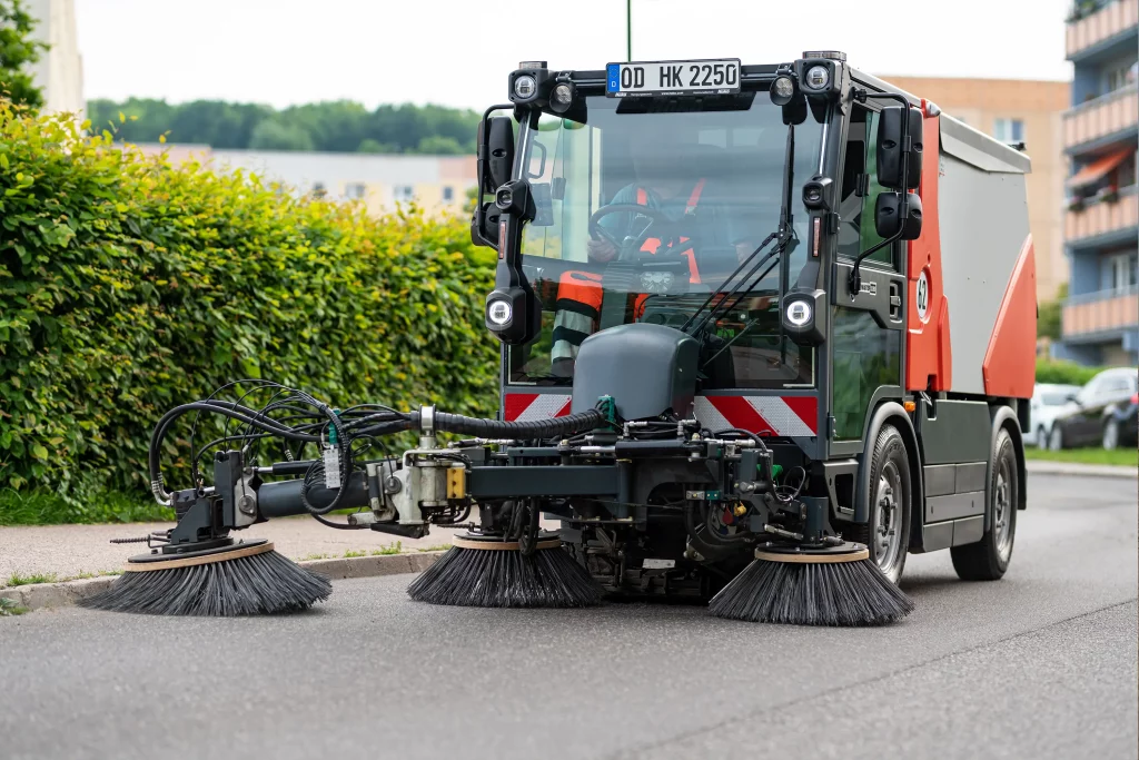 hako citymaster kehrt randnah und auf gehweg