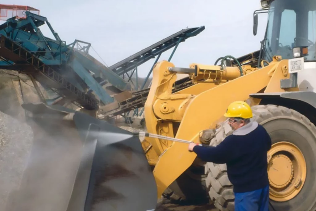 Maschinenpflege mithilfe eines Hako Oertzen Hochdruckreinigers
