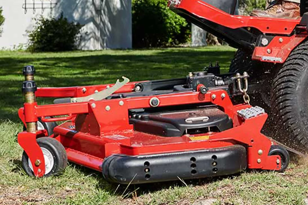 robustes mähwerk des toro groundsmaster