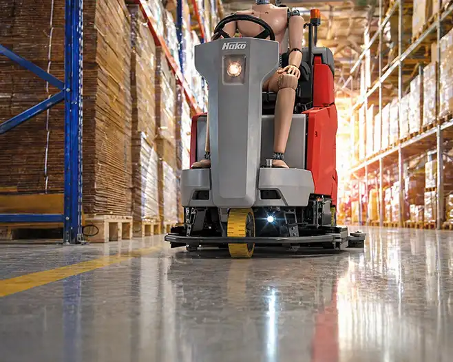 Scrubmaster B175 R von Hako im Logistik Halle Einsatz
