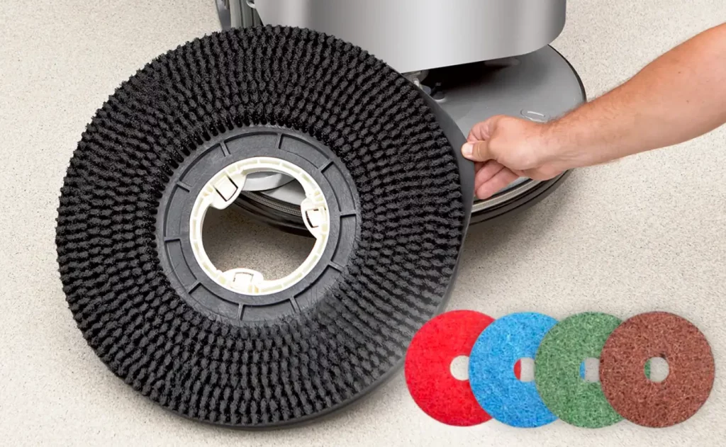 Bürstenabwurf und Reinigungpads Hako B30