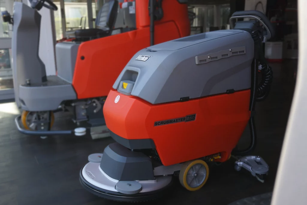Scheuersaugmaschine Scrubmaster B50 im Ausstellungsraum der Ulrich Hofmann GmbH